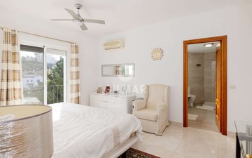 Property slide 20