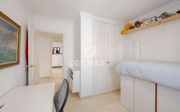 Property slide 32