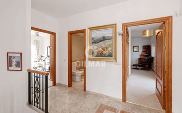 Property slide 32