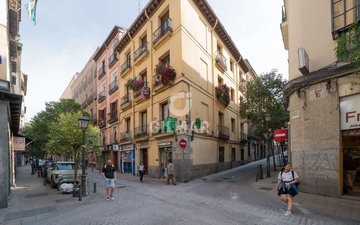 Property slide 25