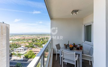 Property slide 32