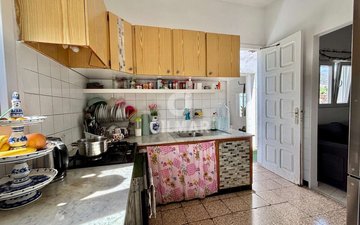Property slide 32