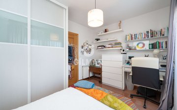Property slide 32