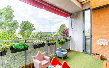 Property slide 32