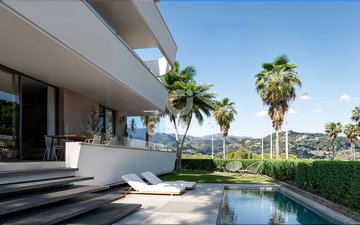 Property slide 18