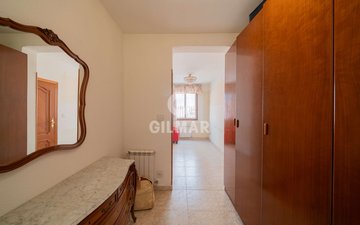 Property slide 32