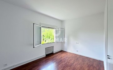Property slide 32