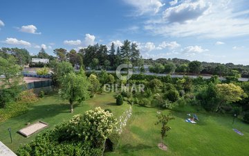 Property slide 32