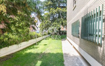 Property slide 32