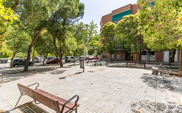 Property slide 32