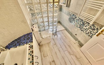 Property slide 10