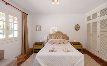 Property slide 32