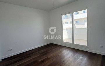 Property slide 32