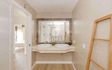 Property slide 46