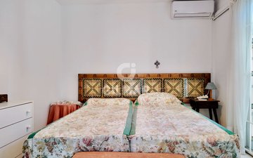 Property slide 32