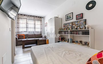 Property slide 32