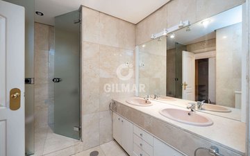 Property slide 32