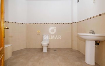 Property slide 32