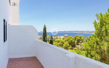 Property slide 32