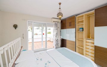 Property slide 32