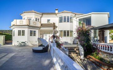 Property slide 33