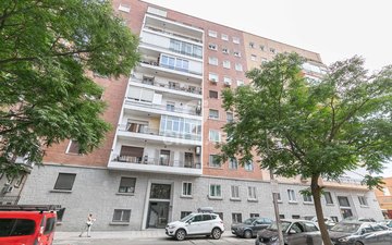 Property slide 32