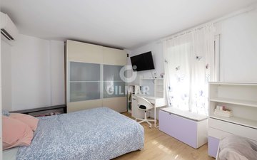Property slide 32