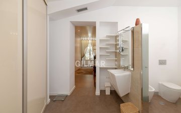 Property slide 32