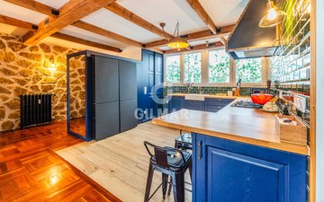 Property slide 16