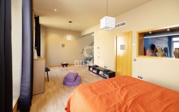 Property slide 32