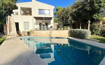 Property slide 18