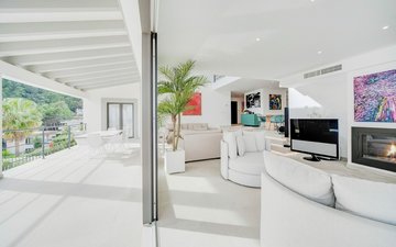 Property slide 32