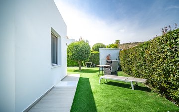 Property slide 32