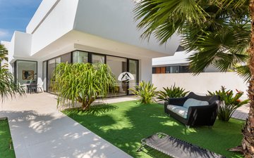 Property slide 32