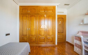 Property slide 32