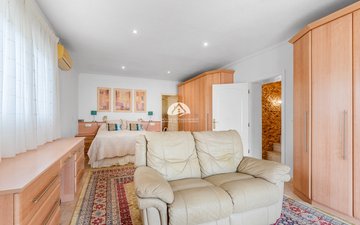 Property slide 44