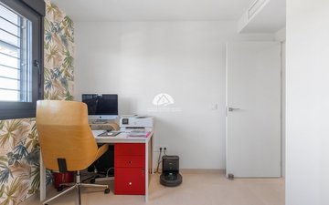 Property slide 32