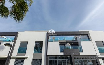 Property slide 32