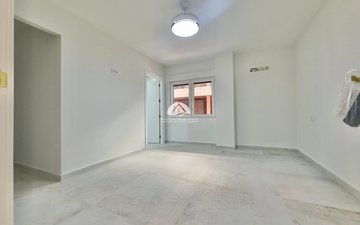 Property slide 32
