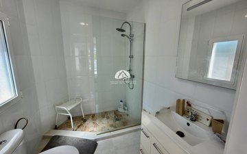 Property slide 32