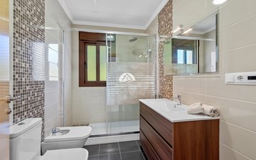Property slide 32