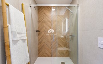 Property slide 32