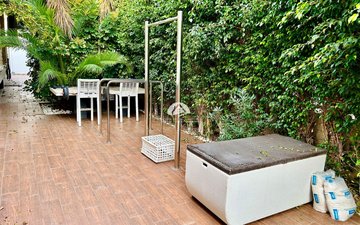 Property slide 14