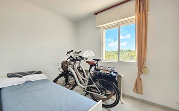 Property slide 32