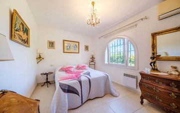Property slide 10