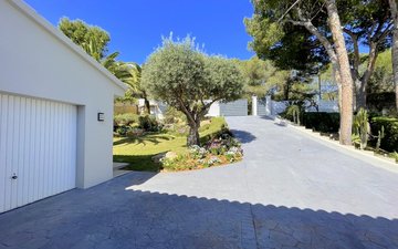 Property slide 10