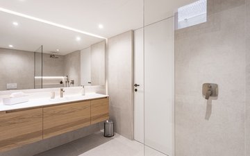 Property slide 32