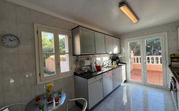 Property slide 10