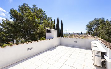 Property slide 32