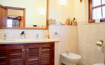 Property slide 32
